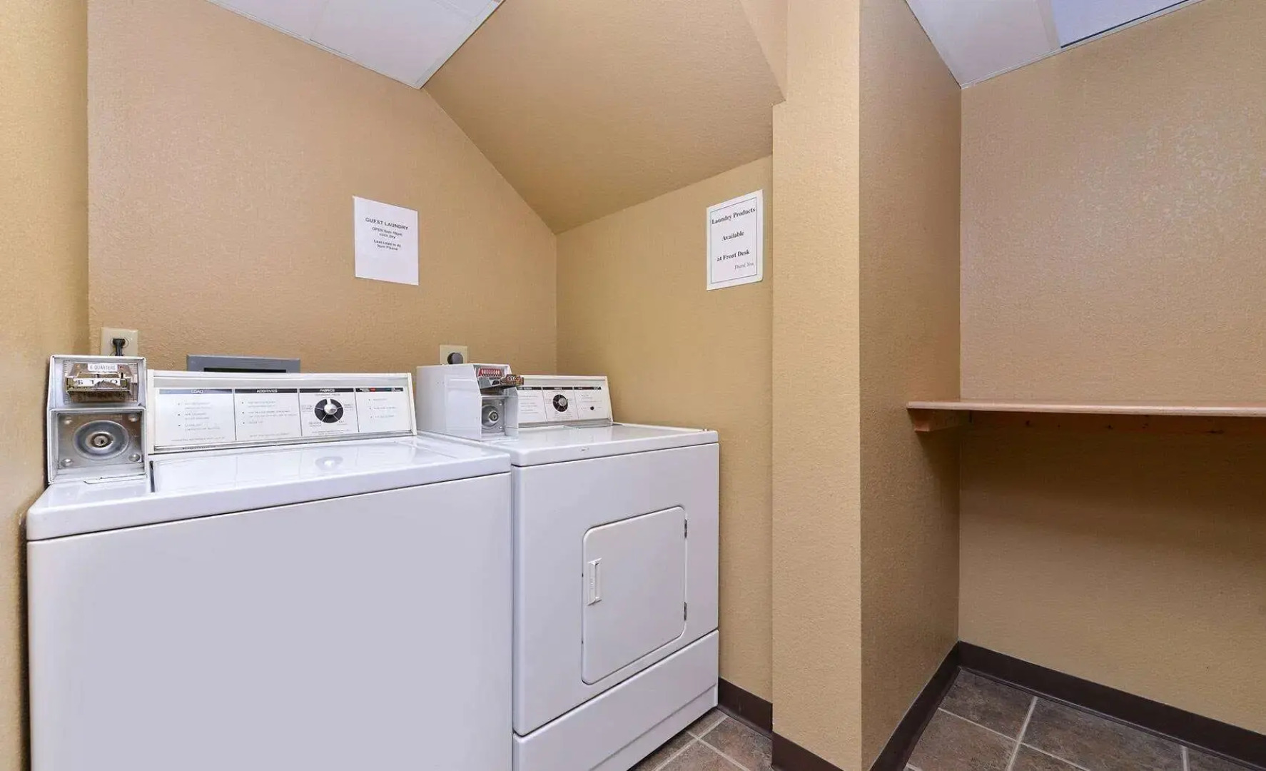 AmericInn by Wyndham Fergus Falls - Conference Center