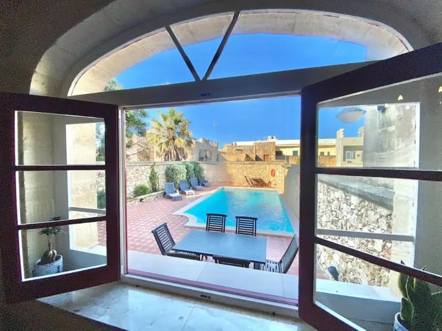 Villa Rossa Gozo - 5 bedroom ensuite with pool & jacuzzi