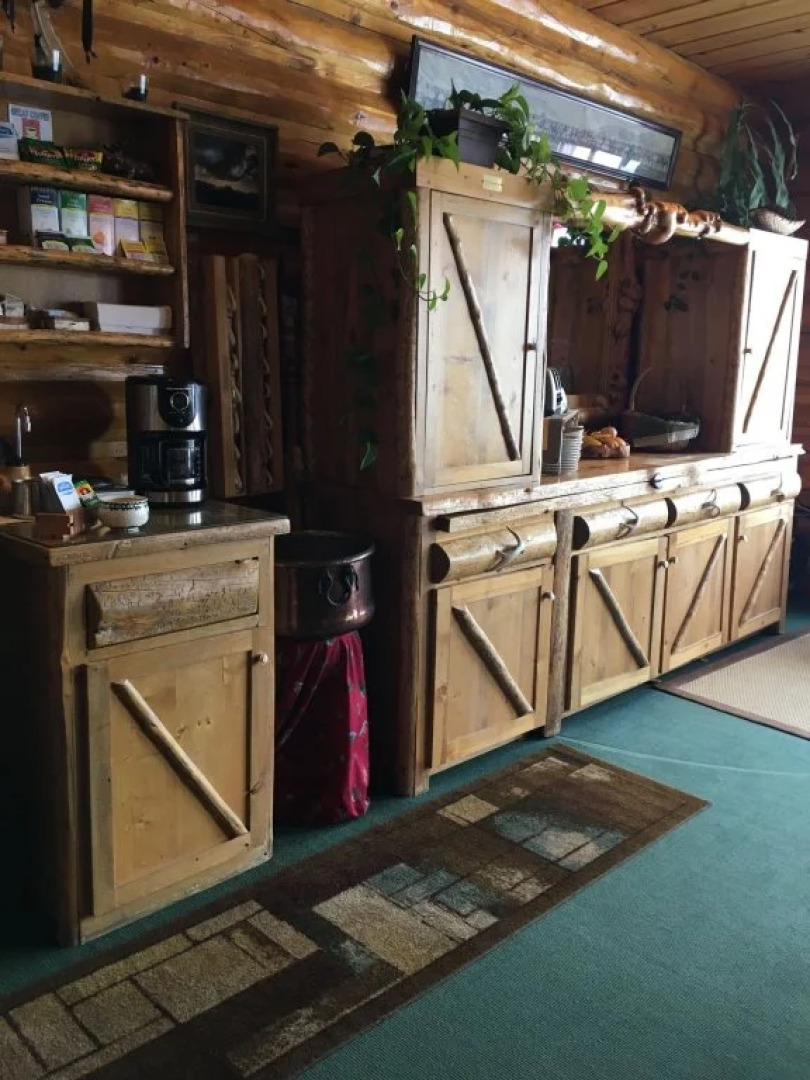 Twin Pines Lodge & Cabins