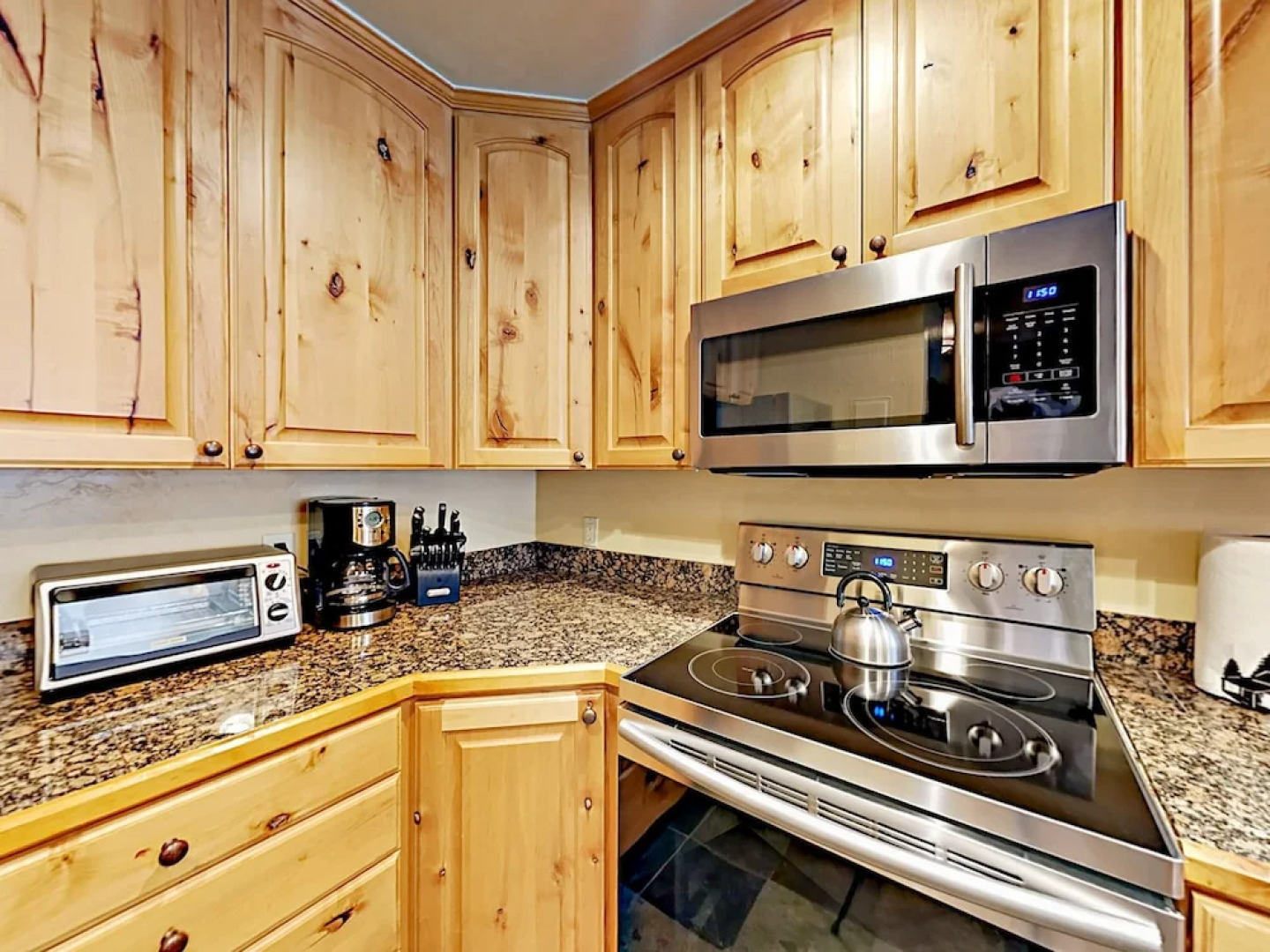 2BR w/ Hot Tub, Pool & Free Shuttle