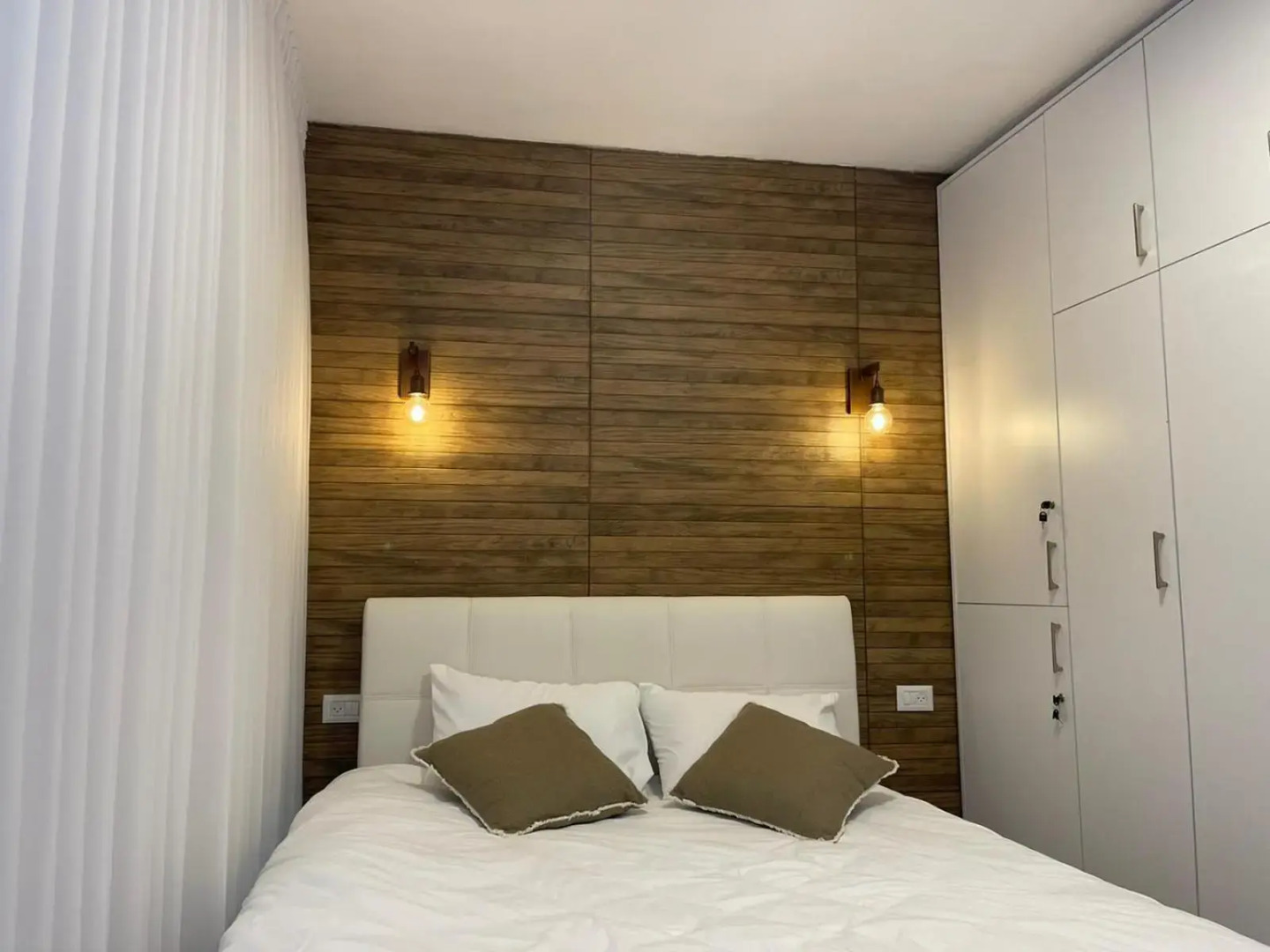 מול הים בקיסריה