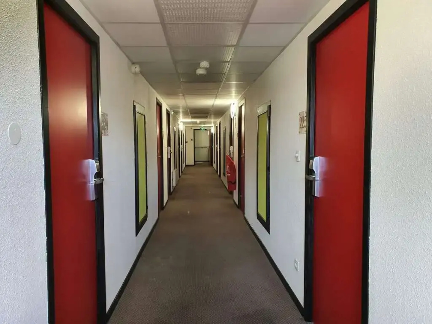 Kyriad Design Enzo Cannes-Écluse