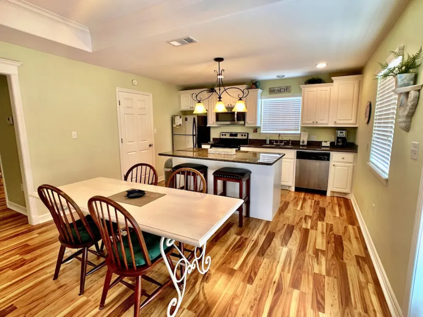 Mi Casa Del Mar 2 Bedroom Home by RedAwning