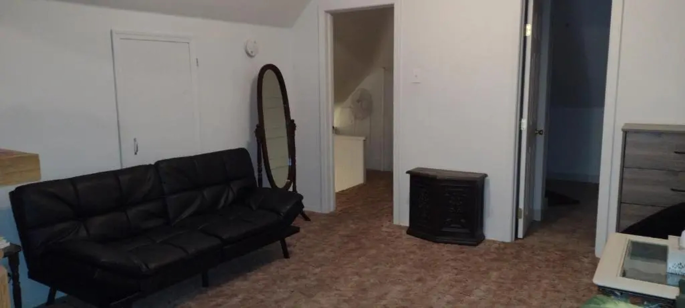 Quiet upstairs studio close to town 420 friendly