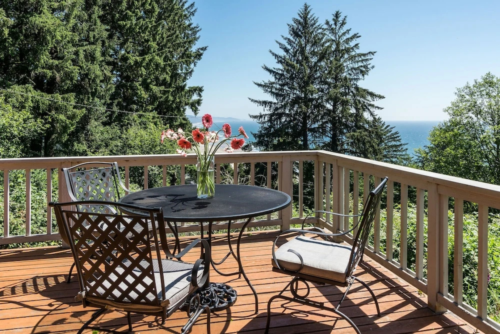 Neah-kah-nie Treasure by Avantstay Secluded in Lush Greenery w/ Ocean Views & Hot Tub