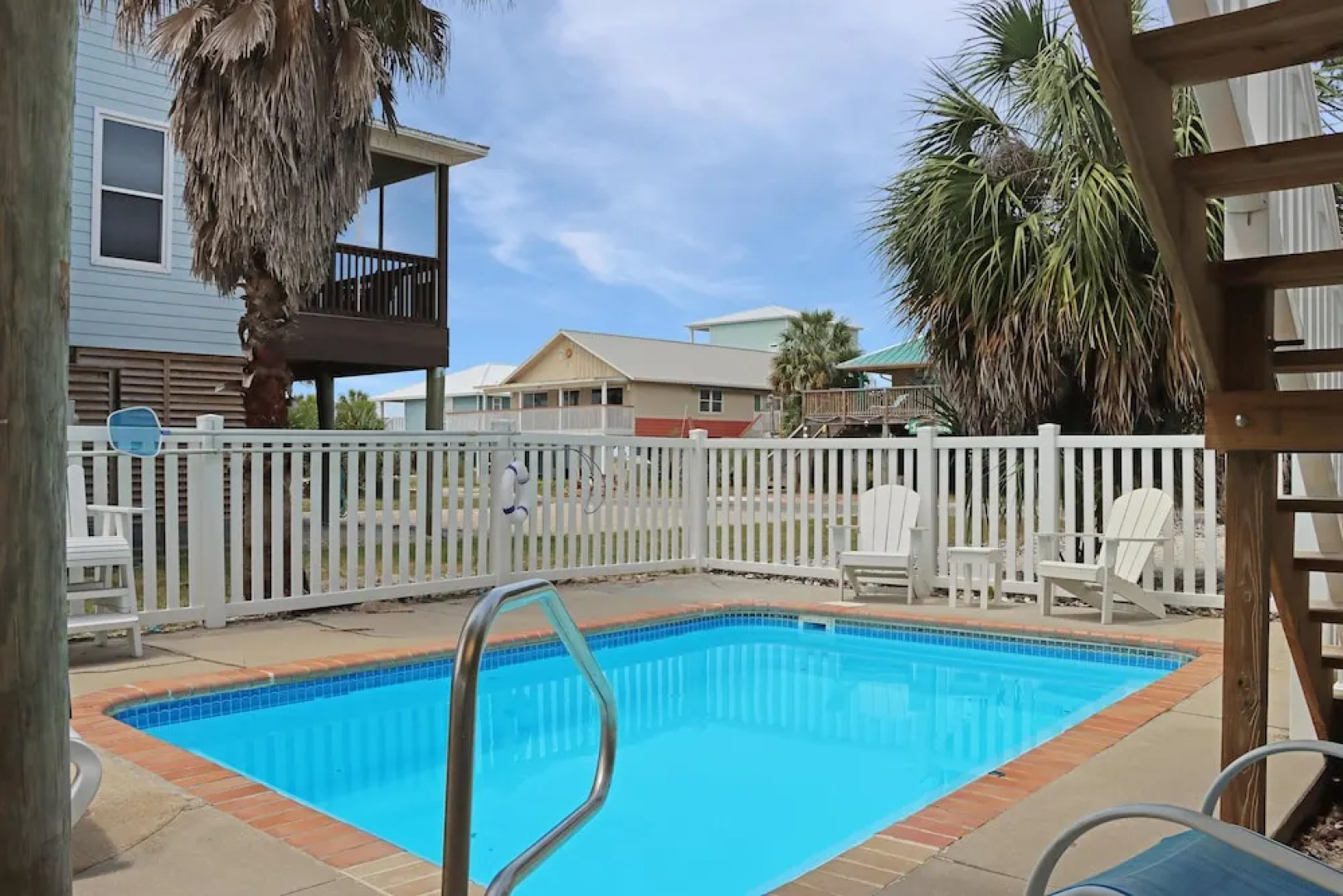 Yellow Bird Apartment