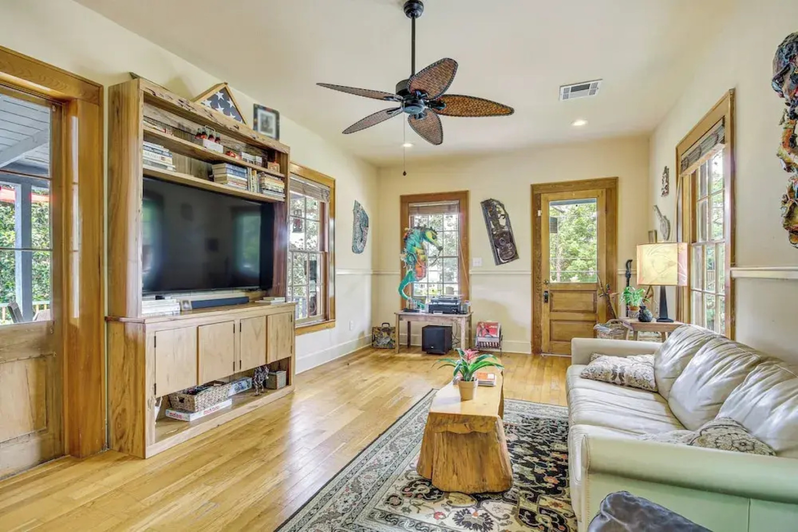 Eclectic Mandeville Home: Walk to Lakefront Park