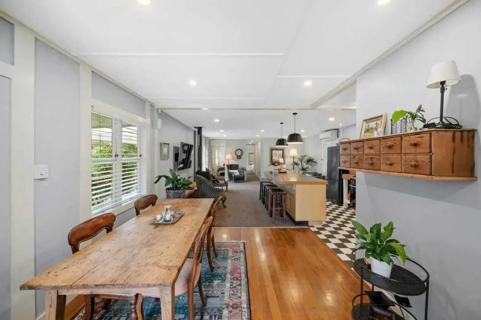 The Long House - Waikanae Holiday Home