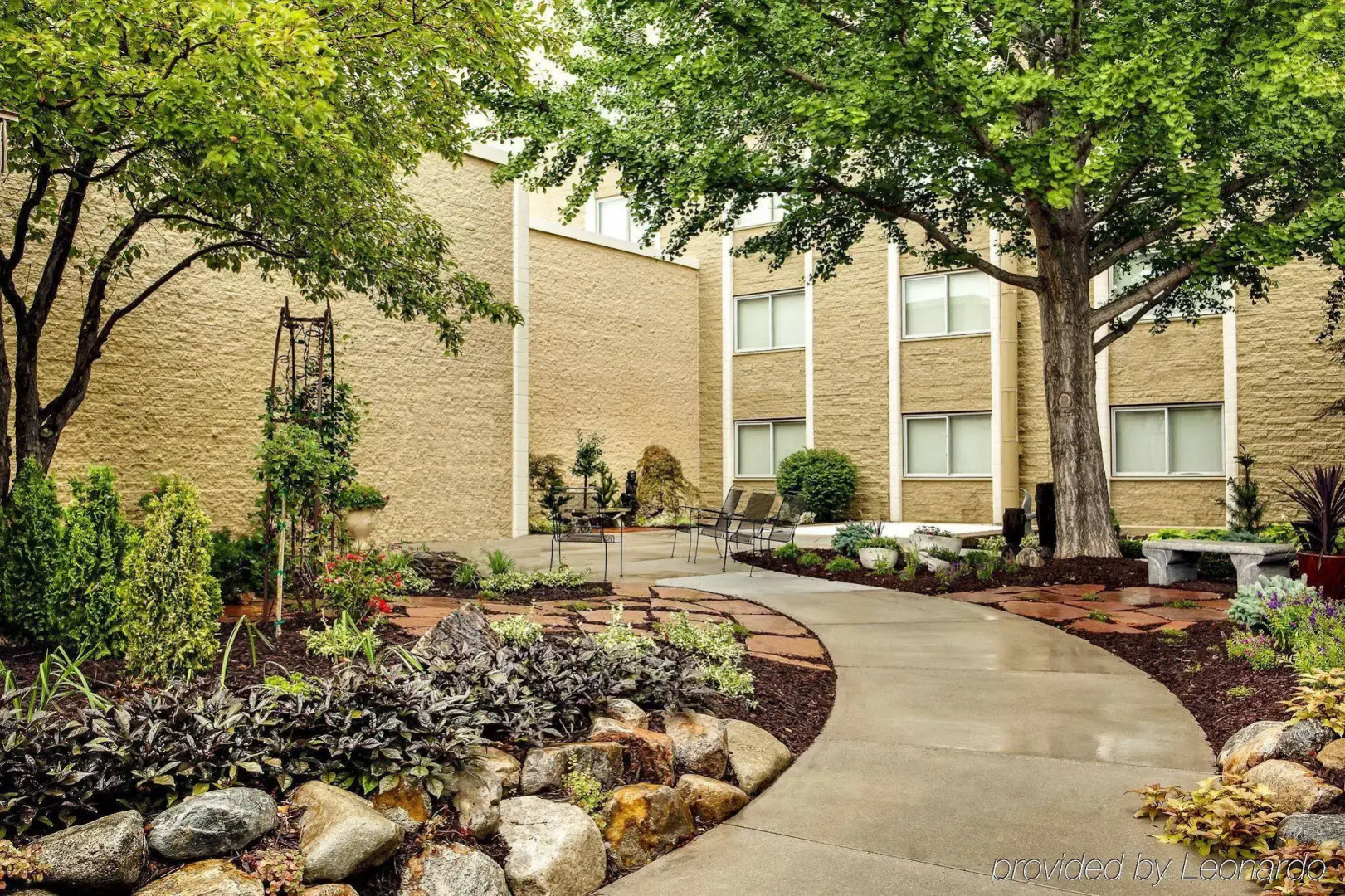 Wyndham Omaha / West Dodge