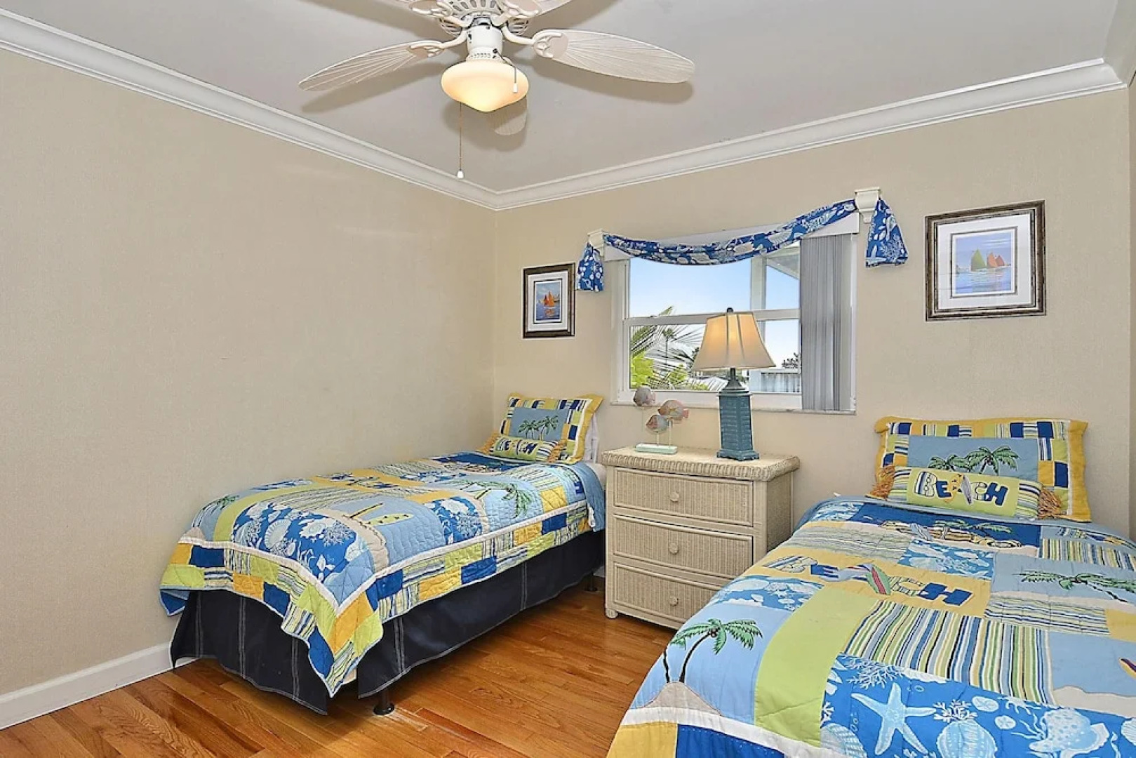 Sunset Villas 3 Million $ Views/2 Balconies/bbq/pool