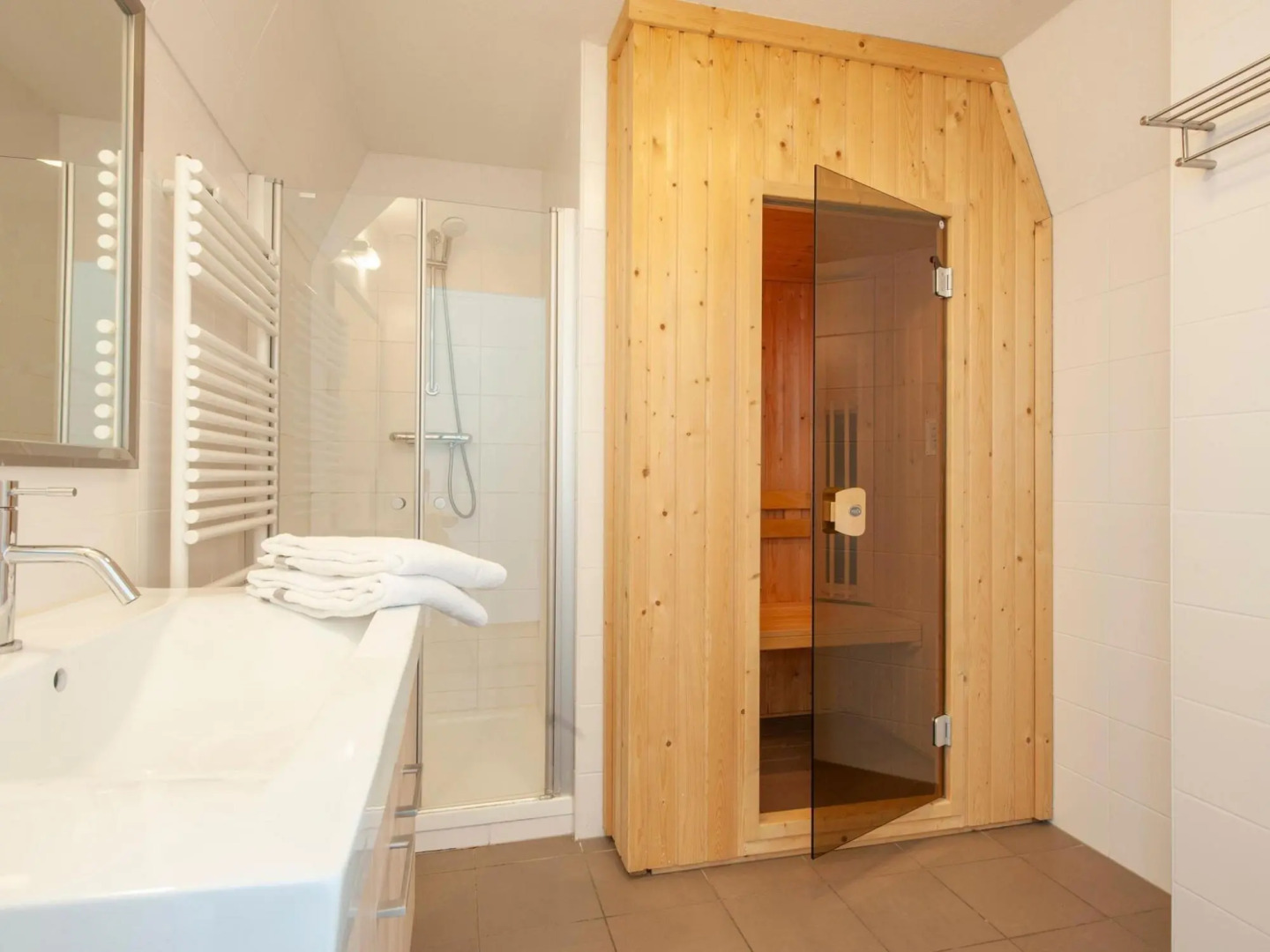 Luxury villa with infrared sauna, in a holiday park, 400 m from the sea