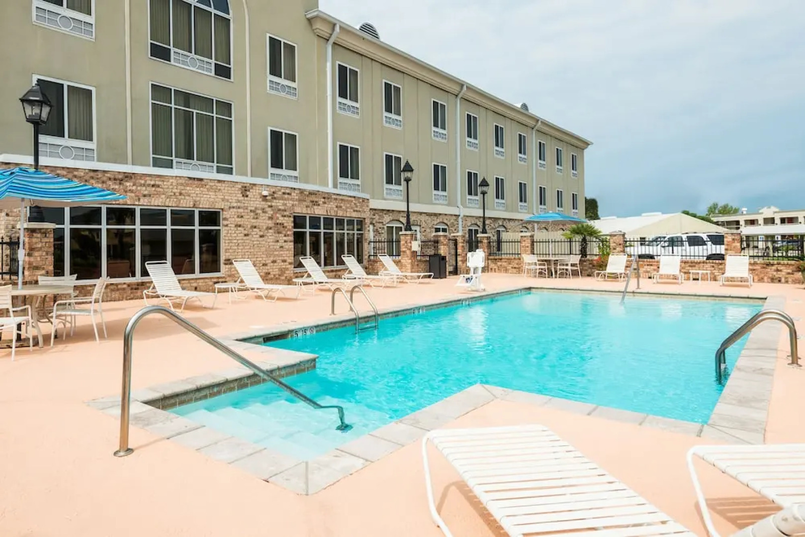 Holiday Inn Express & Suites New Iberia-Avery Island