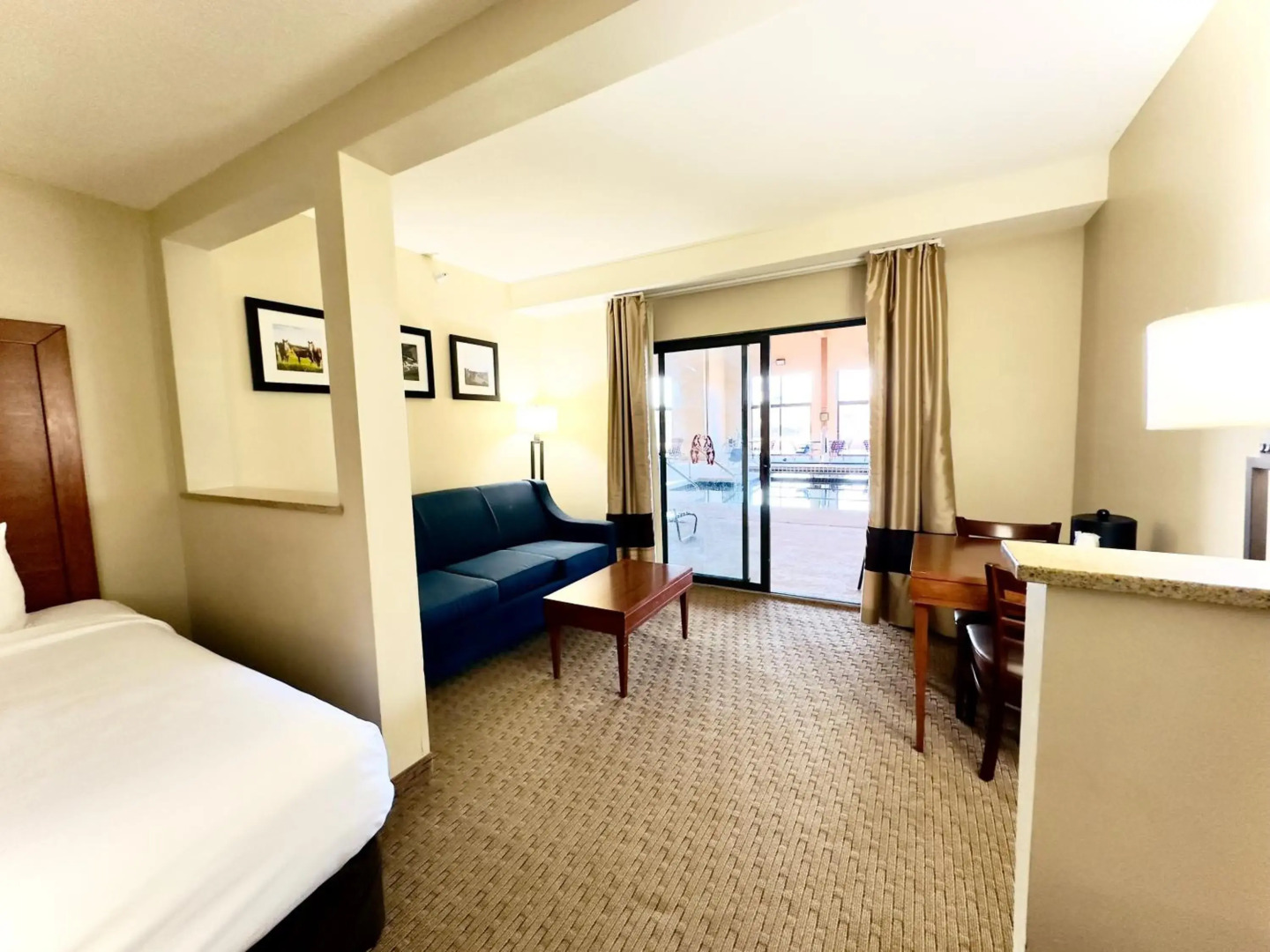 Comfort Inn & Suites