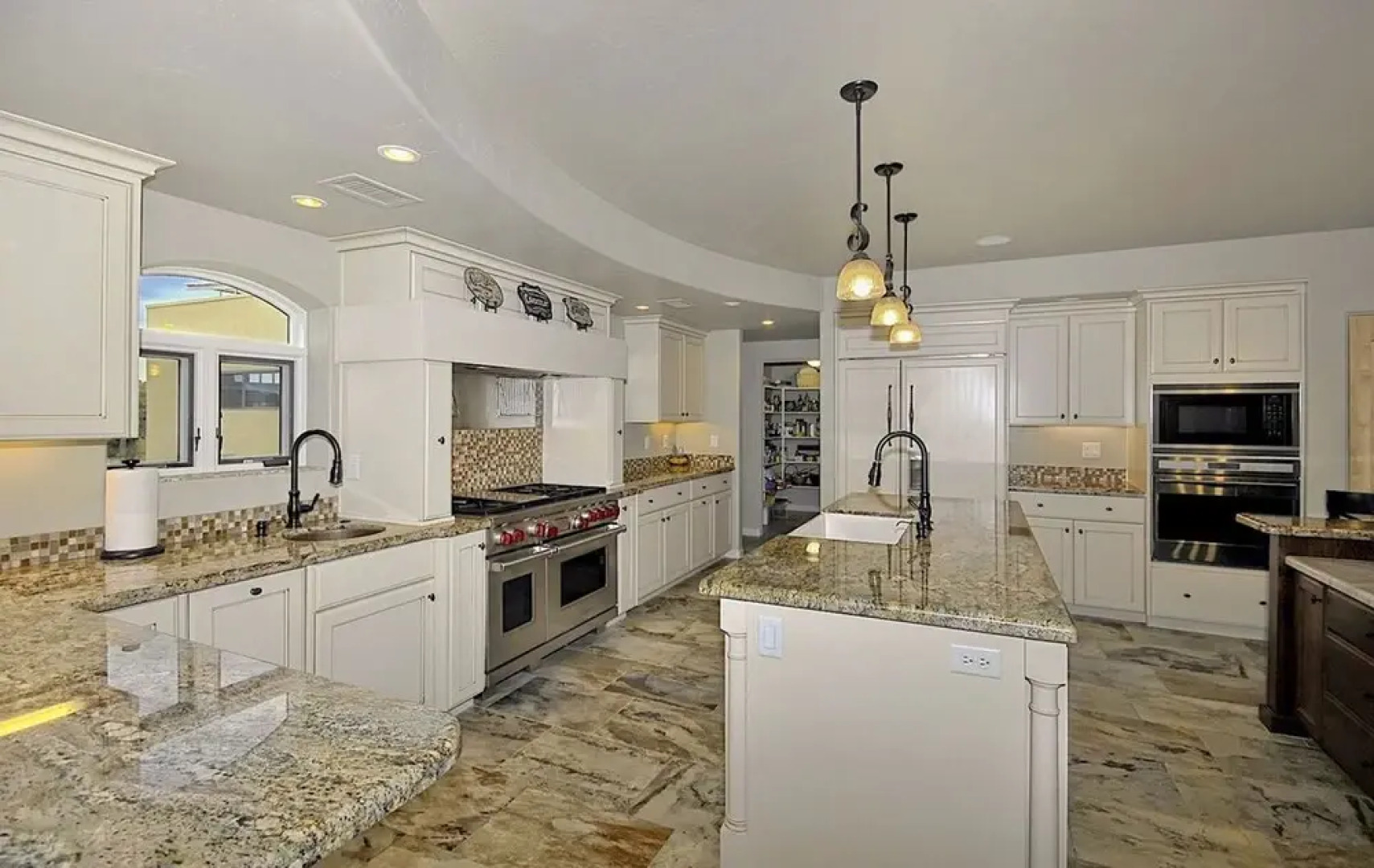 Sorelle Vineyard 5BR by Casago