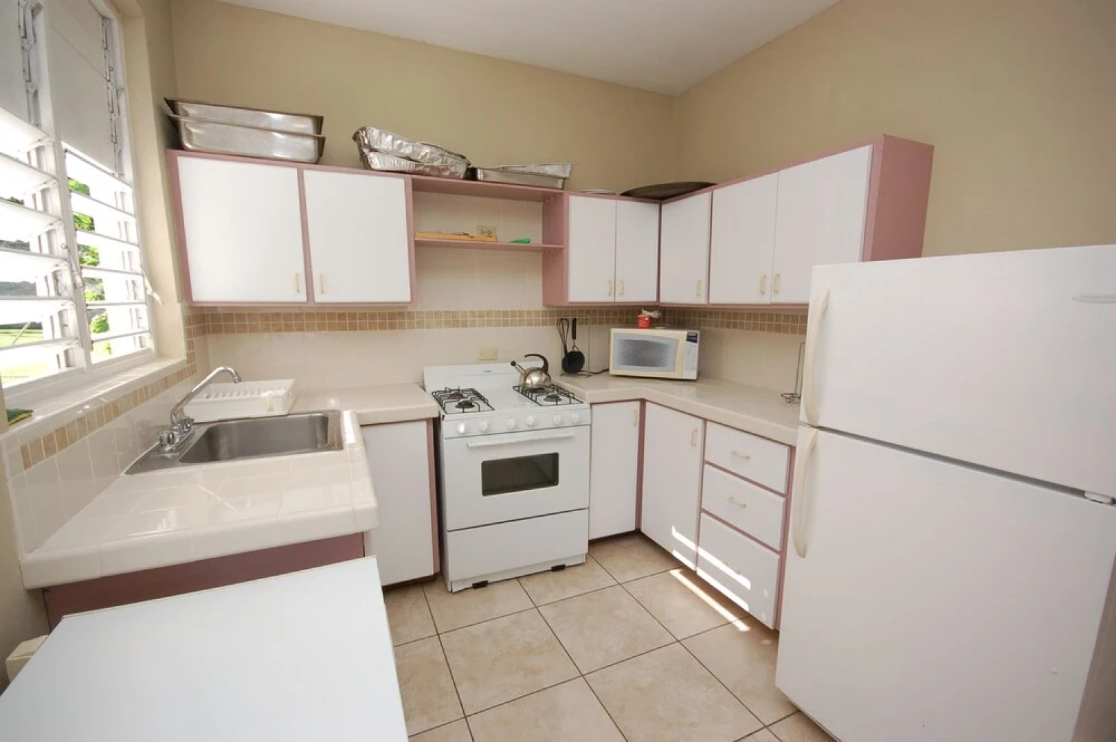 Miramar Villas, 6br by Jamaican Treasures