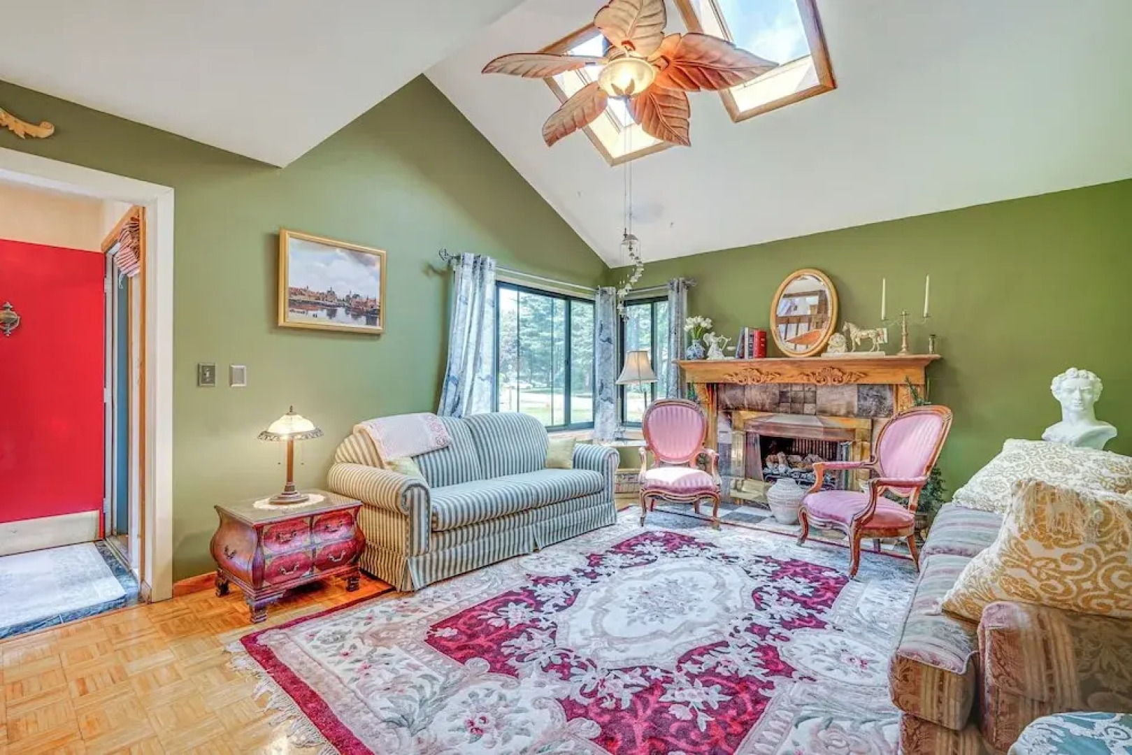 French-inspired Townhome 9 Mi to Saratoga Springs!