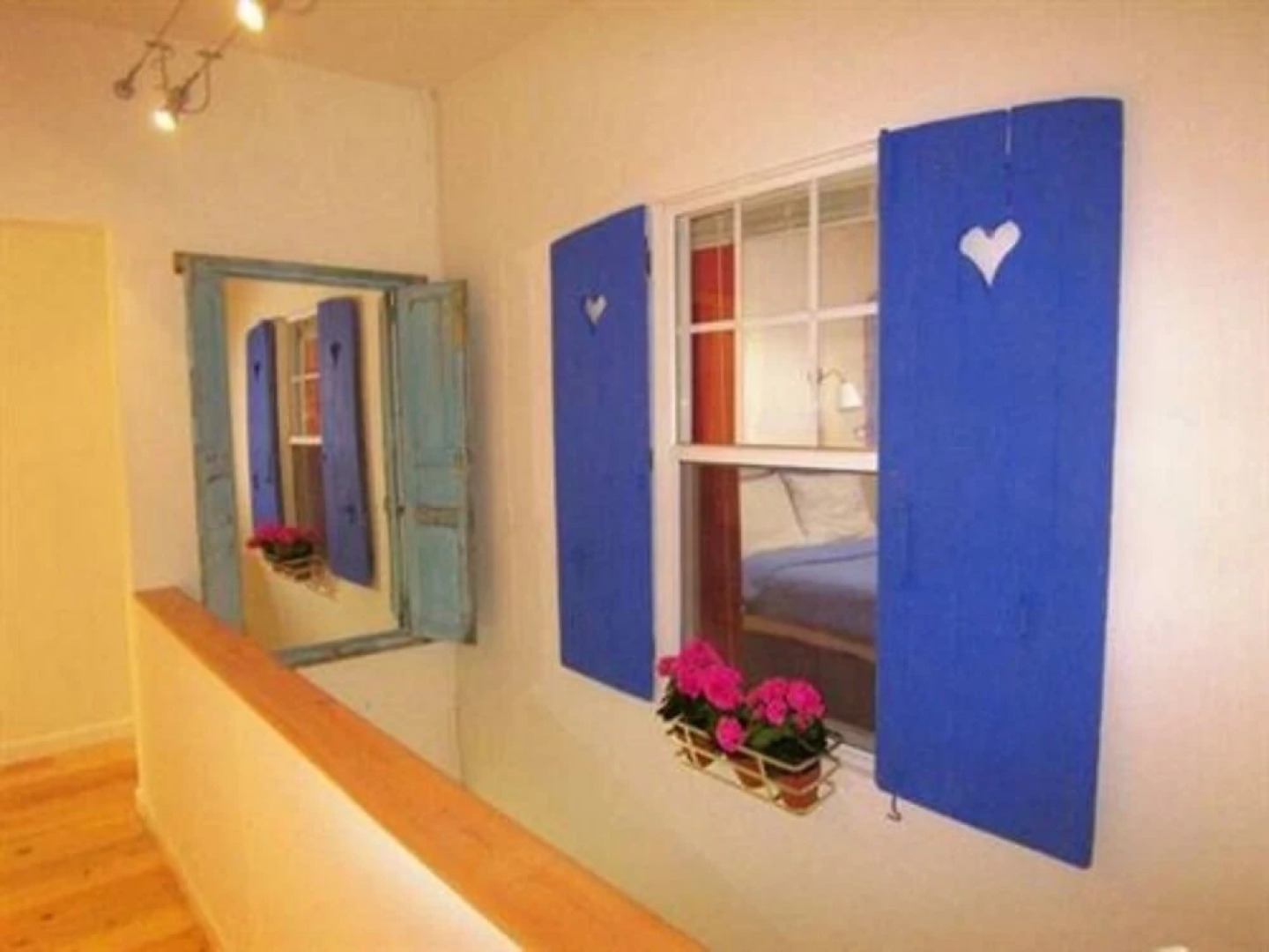 Metro Hotel and Cafe