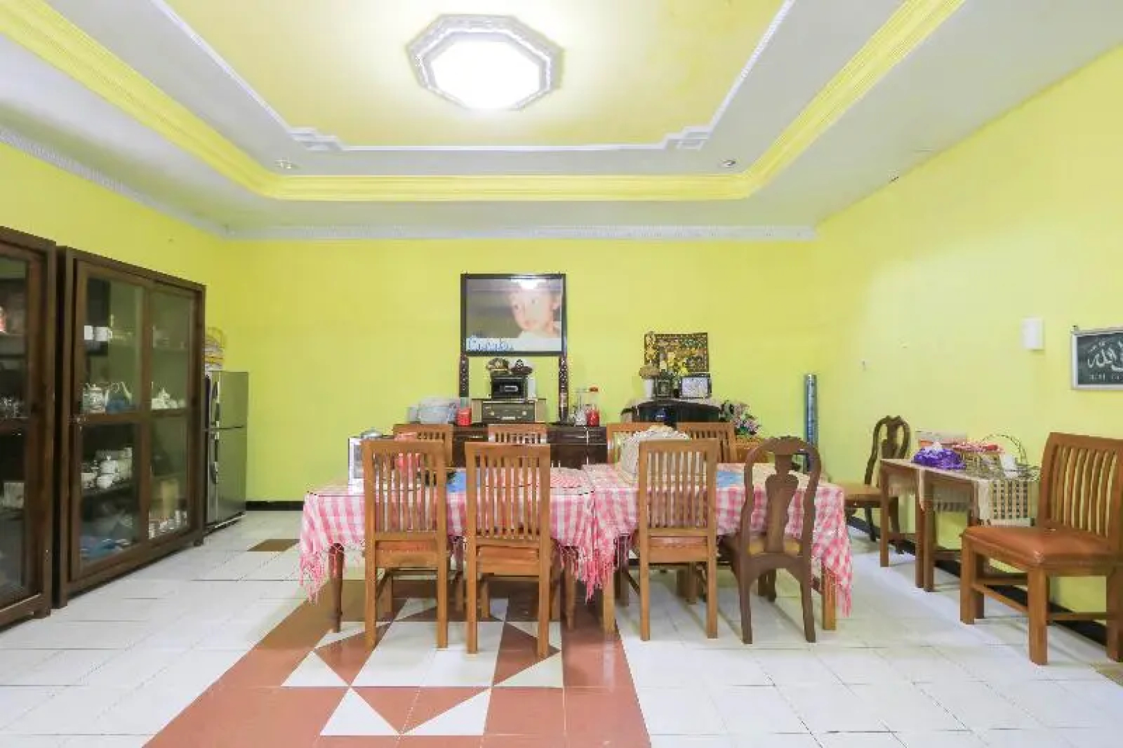 Wallet Family Residence Syariah by OYO Rooms
