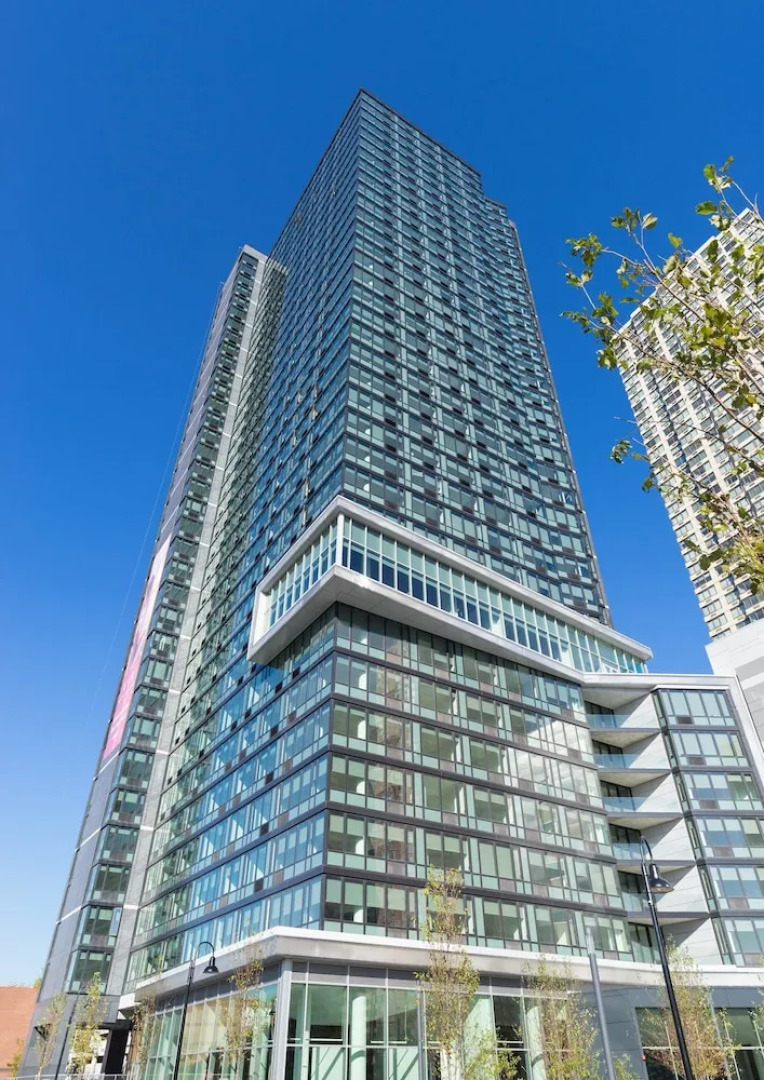 Deedee's Sky Rise Apartments - Newport 2