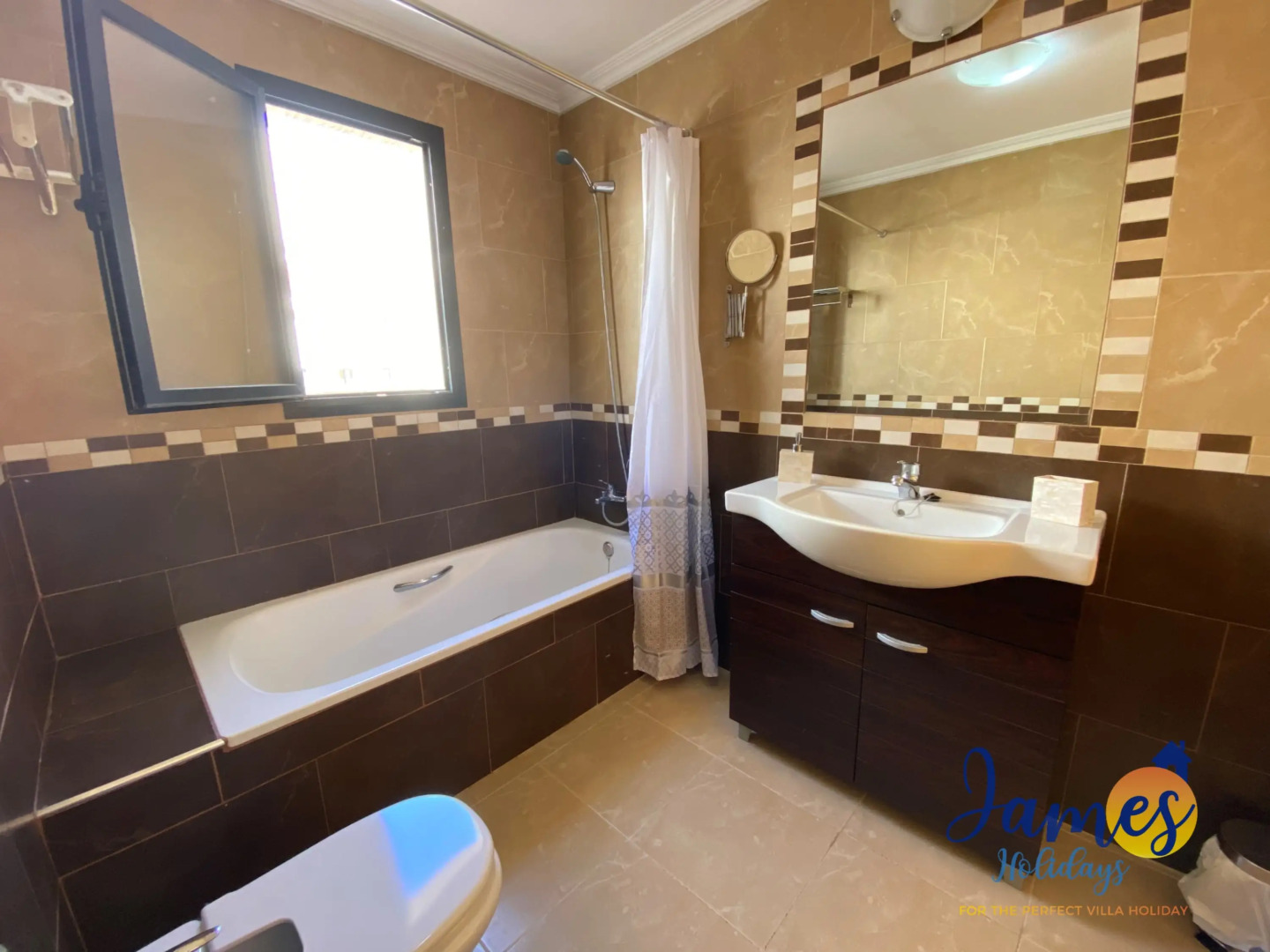 El Baranco townhousewith Comm Pool EB4