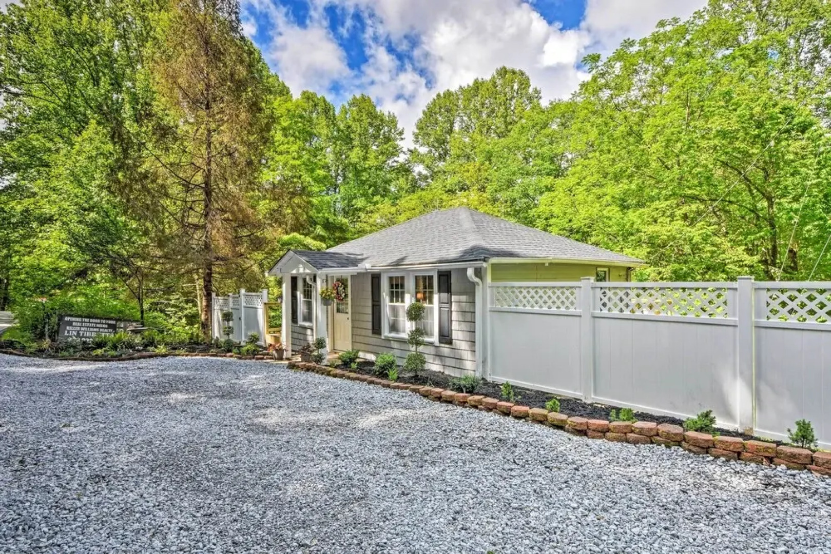 Renovated Highlands Cottage 3 Miles to Downtown!