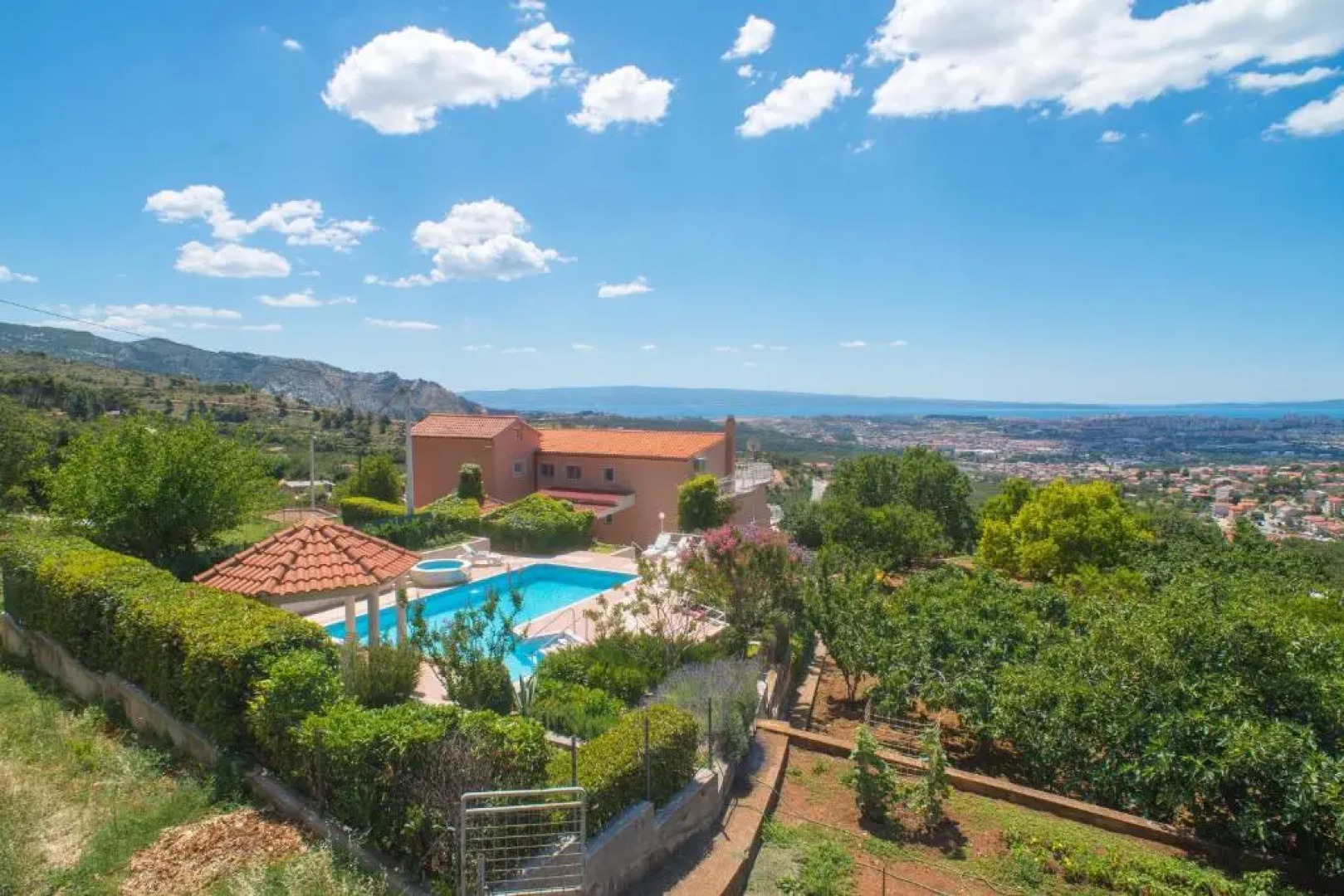 Villa Klara with 72 sqm pool and view on Split and islands