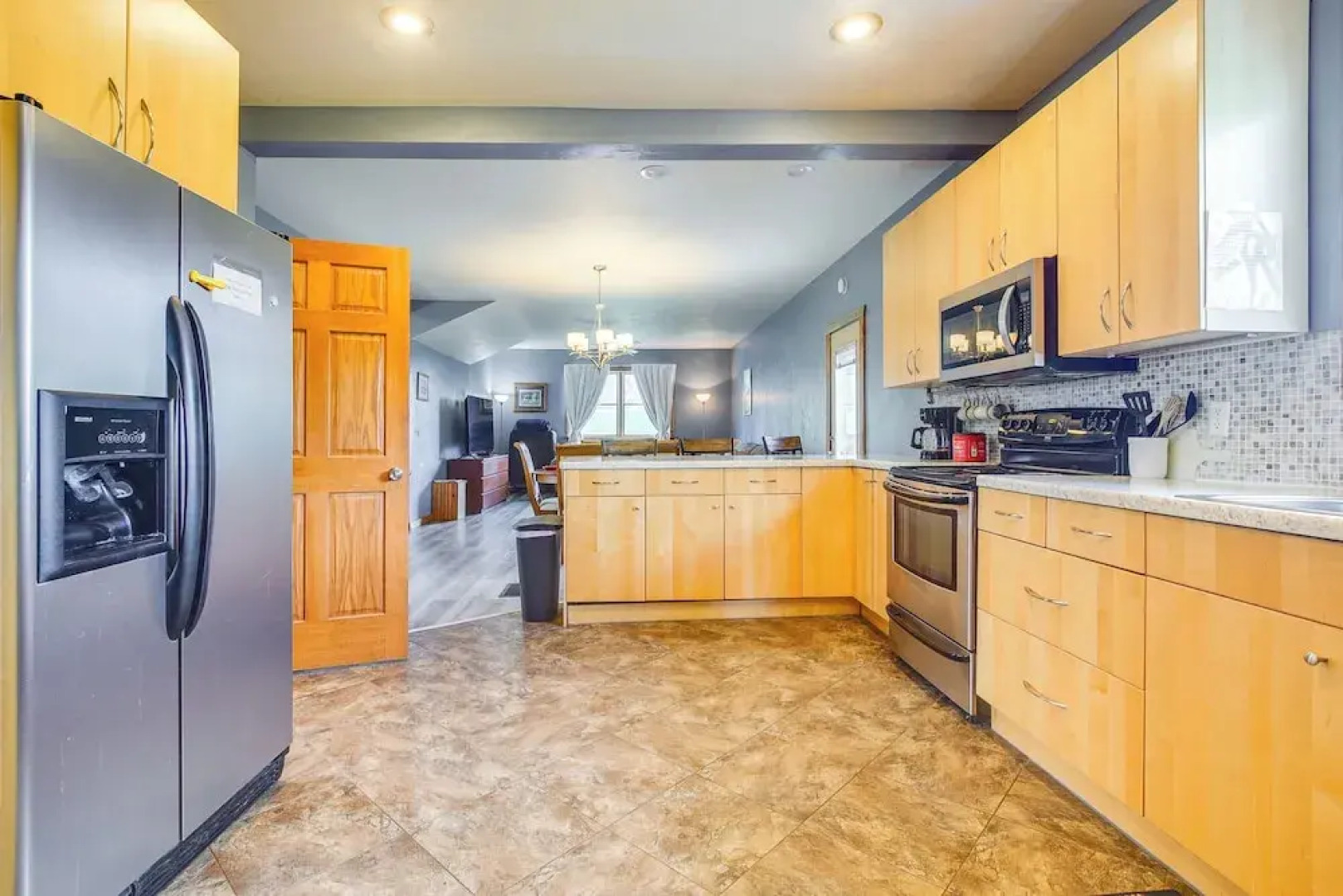 Algoma Retreat: Near Beach, Game Room, Yard