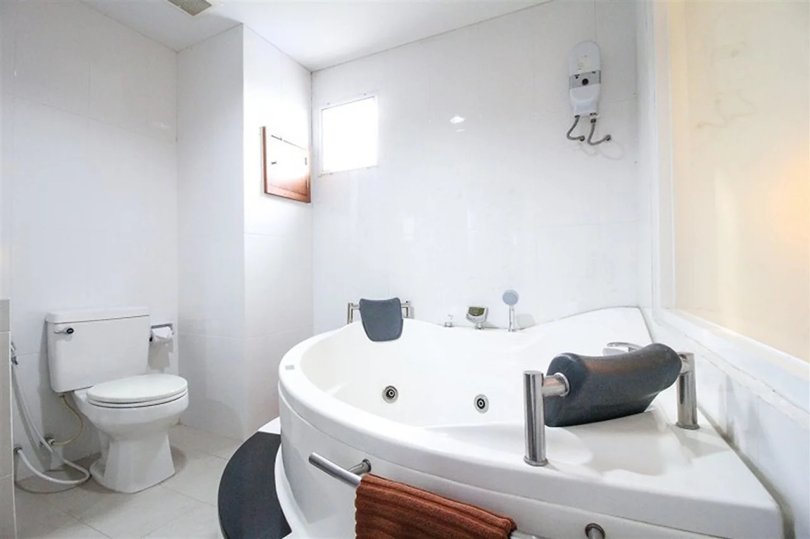 Convenient Grand Hotel