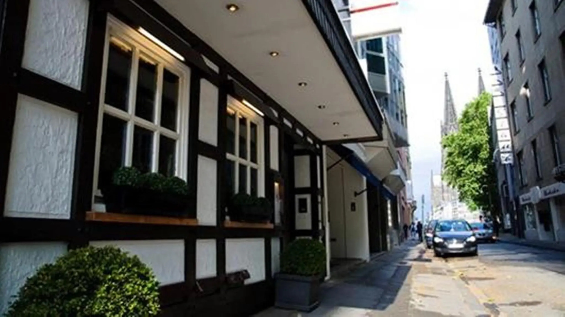 Dom Hotel Am Römerbrunnen