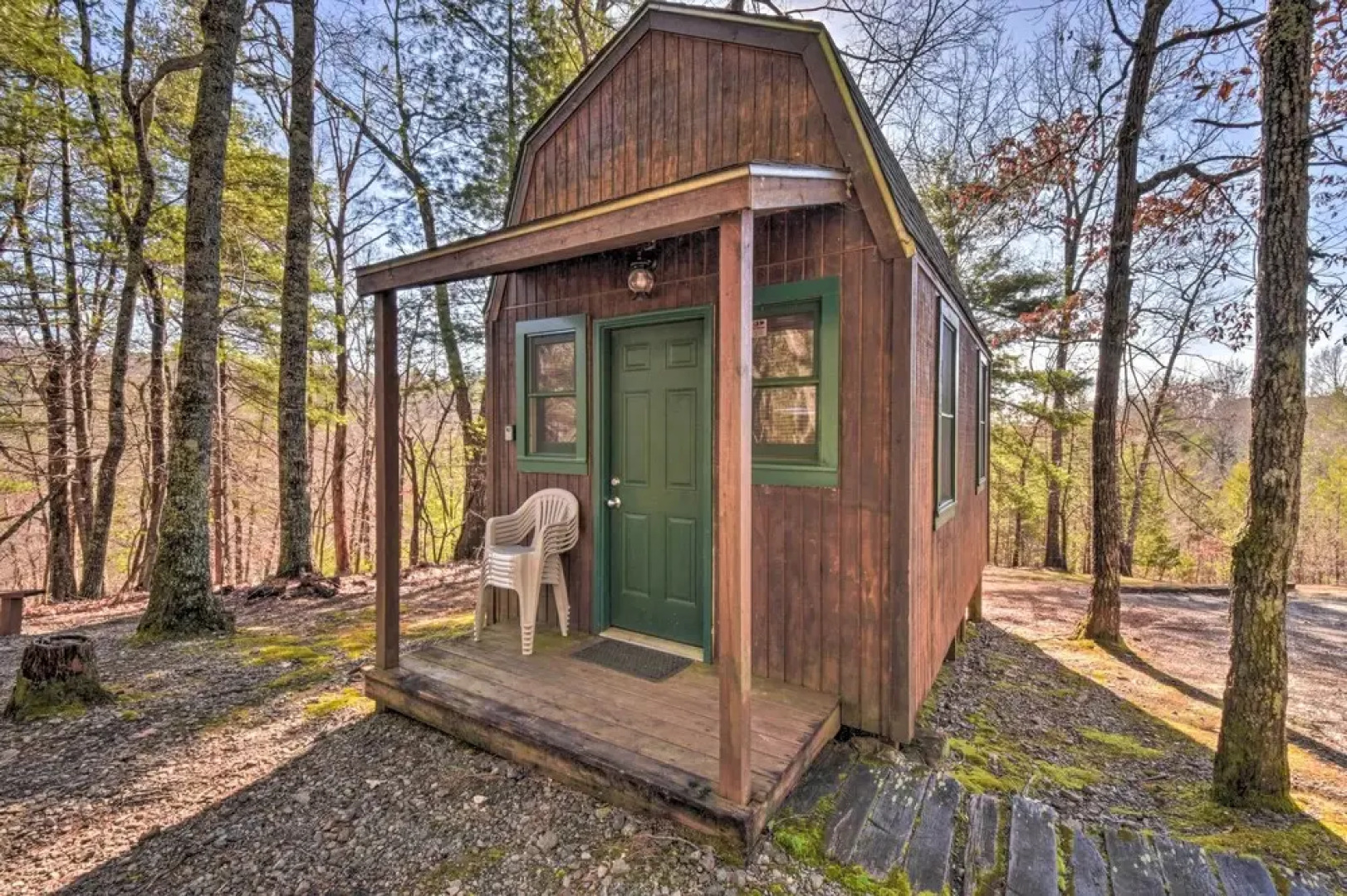 Rustic Cabin w/ Hot Tub: 2 Mi to Unicoi State Park