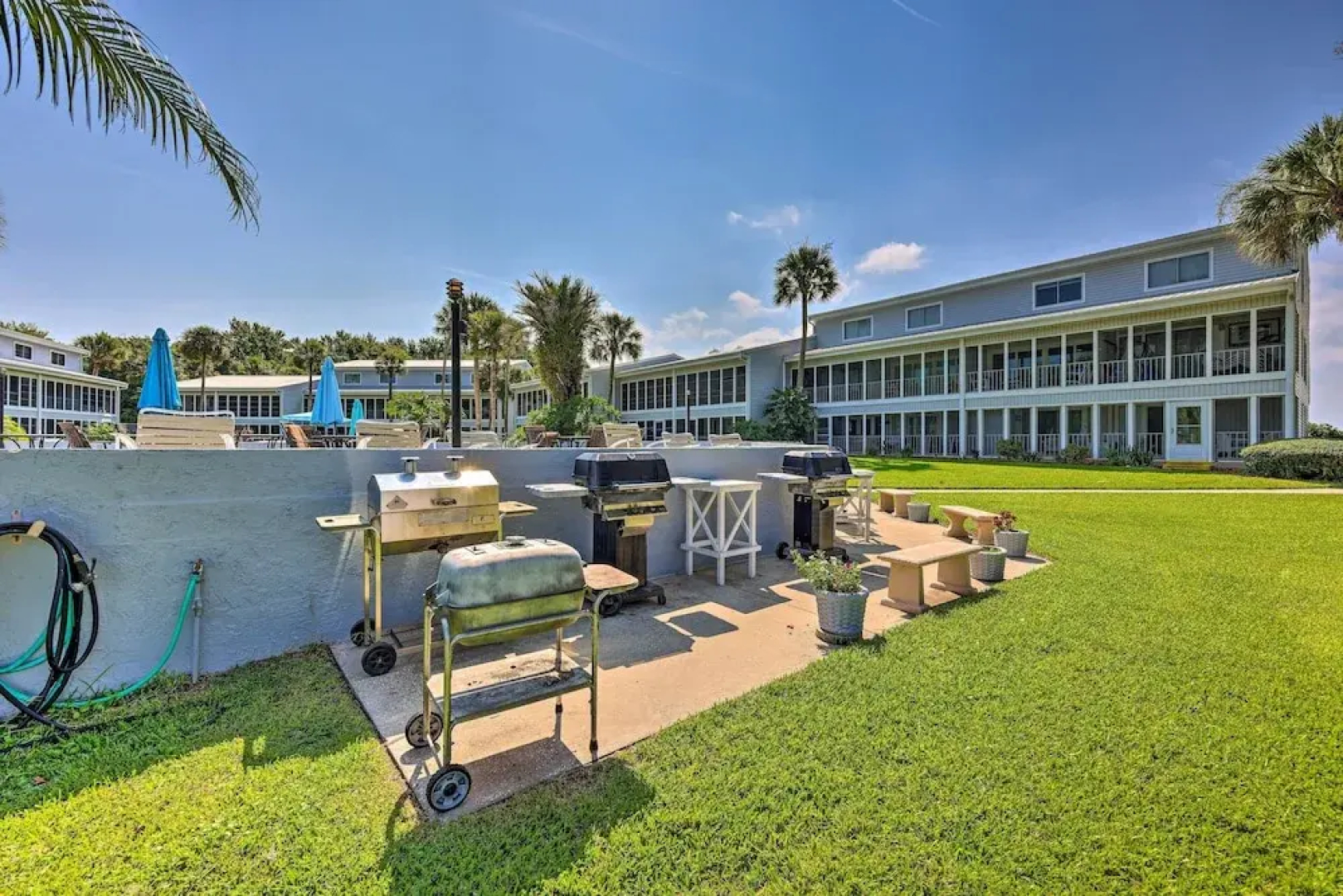 Pool Access & Lanai: Riverfront Welaka Condo!
