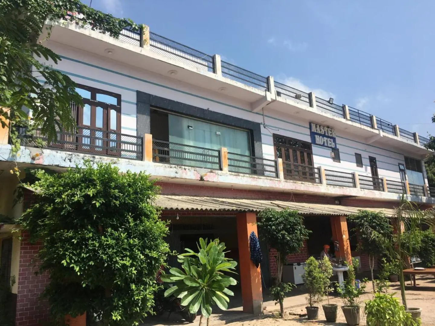 OYO HOME 83298 Master Hotel