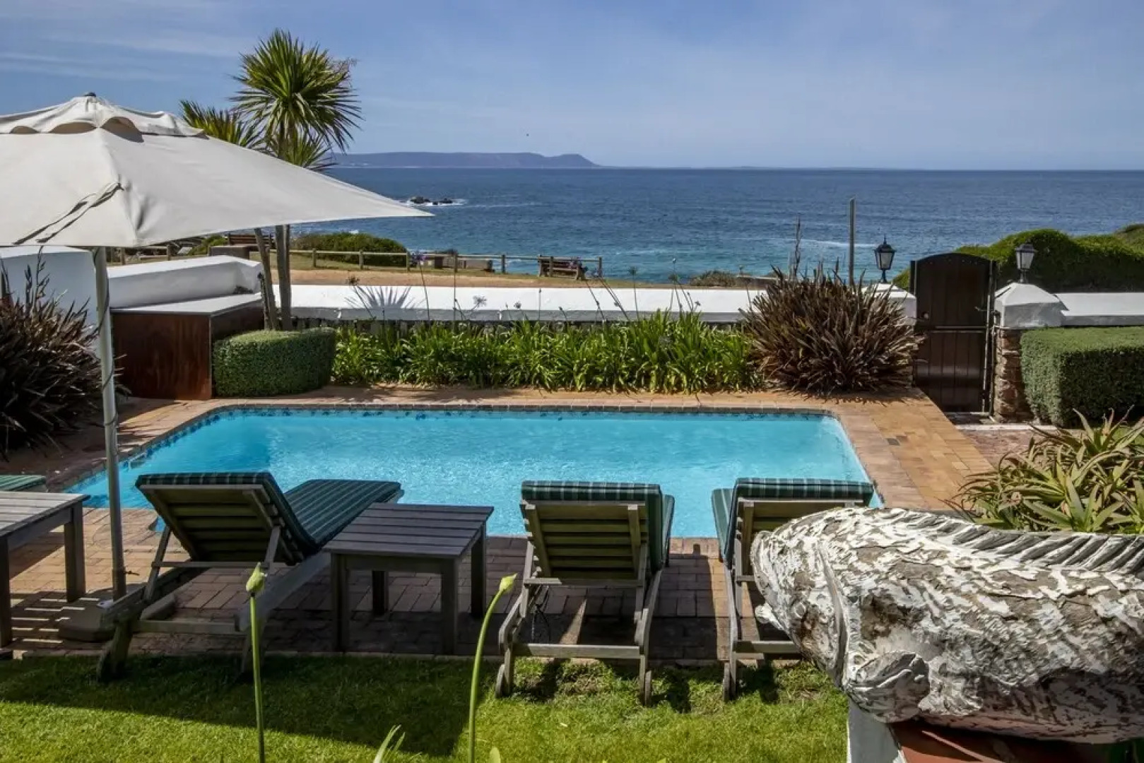 La Fontaine Guest House