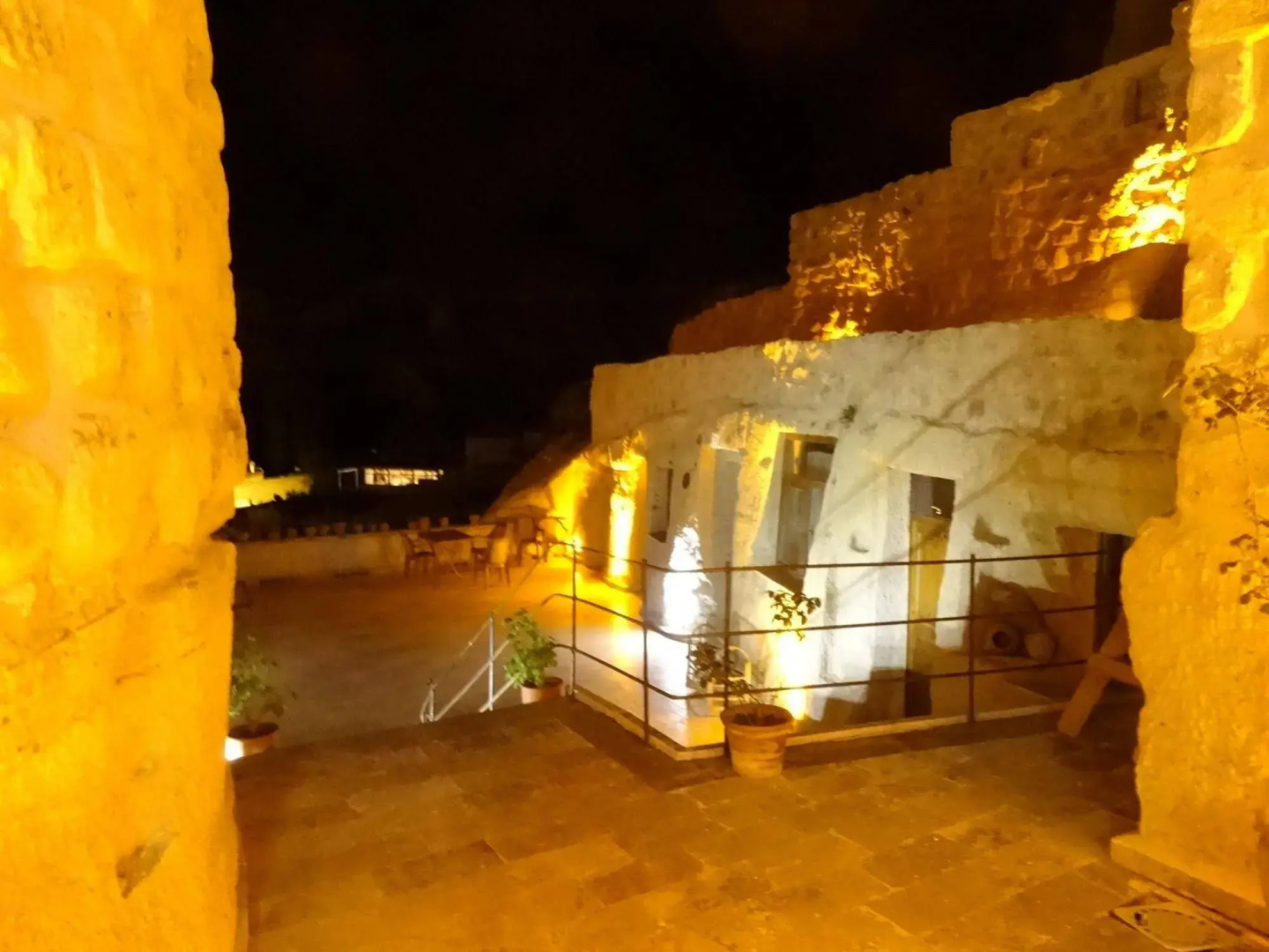 Emit Cave Hotel