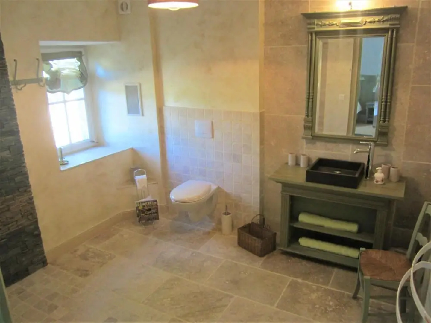 Le Manoir Aux Douves