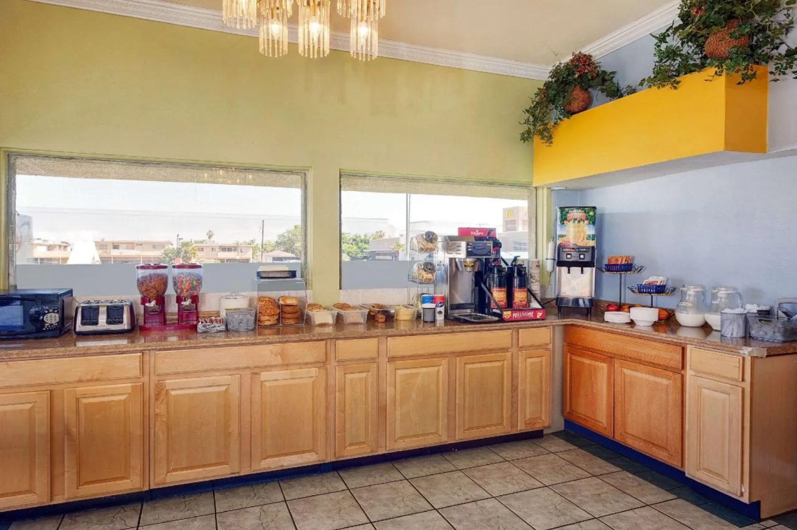 Days Inn and Suites Palmdale