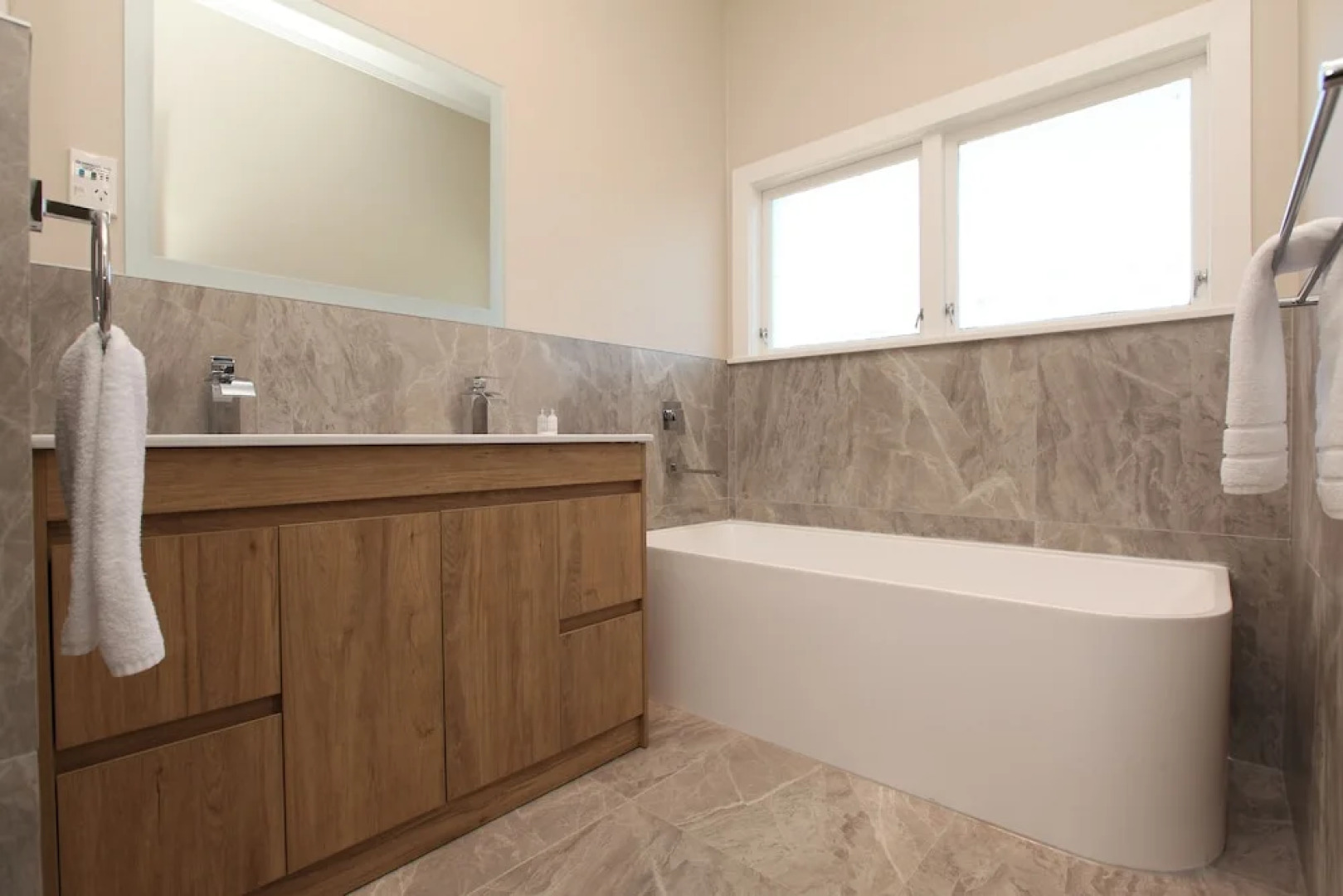 Luxury 3Brm Mannor in Temple View