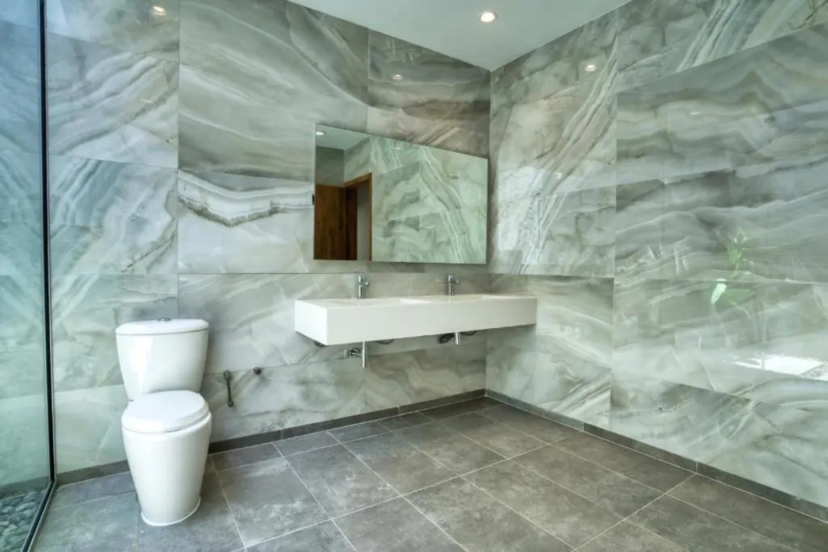 Grand Modern Villa 6-bedroom! Brand New! Heated Jacuzzi!