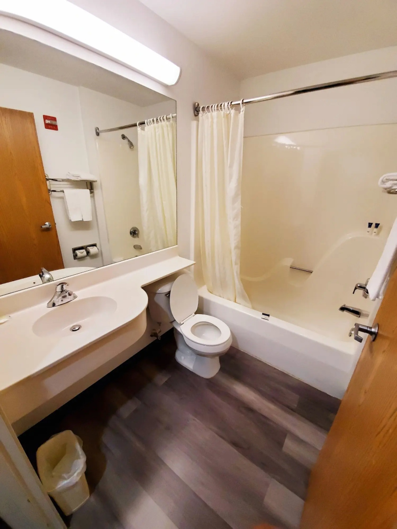 Americas Best Value Inn & Suites Racine
