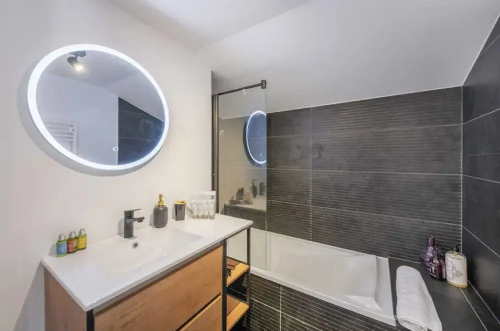 4 Bedroom Duplex With Large Balcony and Parking