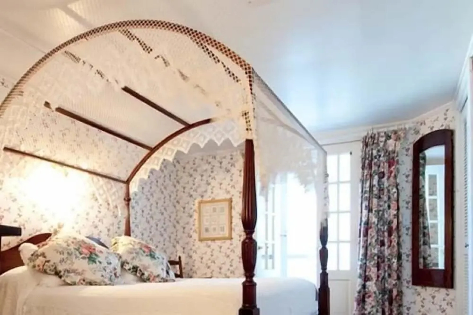 The Inn at Old Harbor