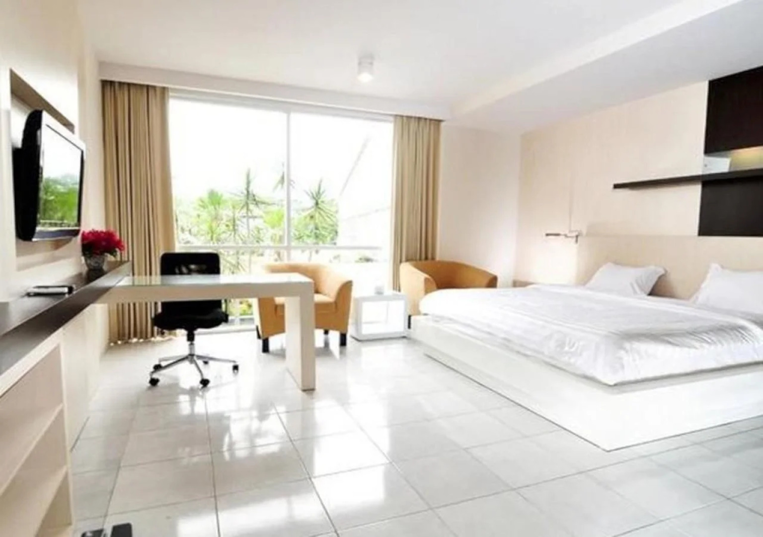 Royal Hotel n' Lounge