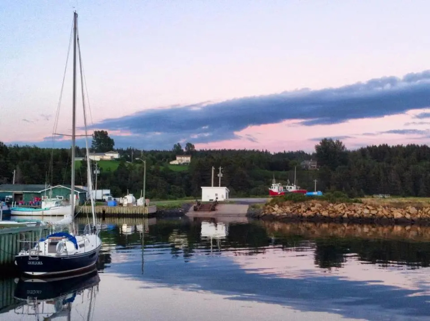 Gillies by the Sea Apartment and Suite