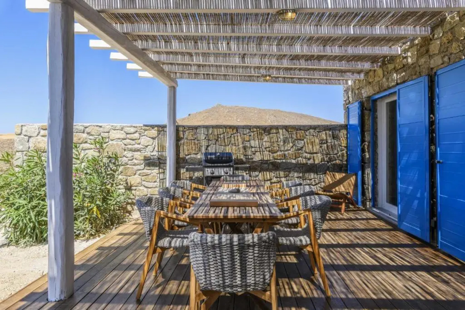 Mesmerising Sea View Lia Residence