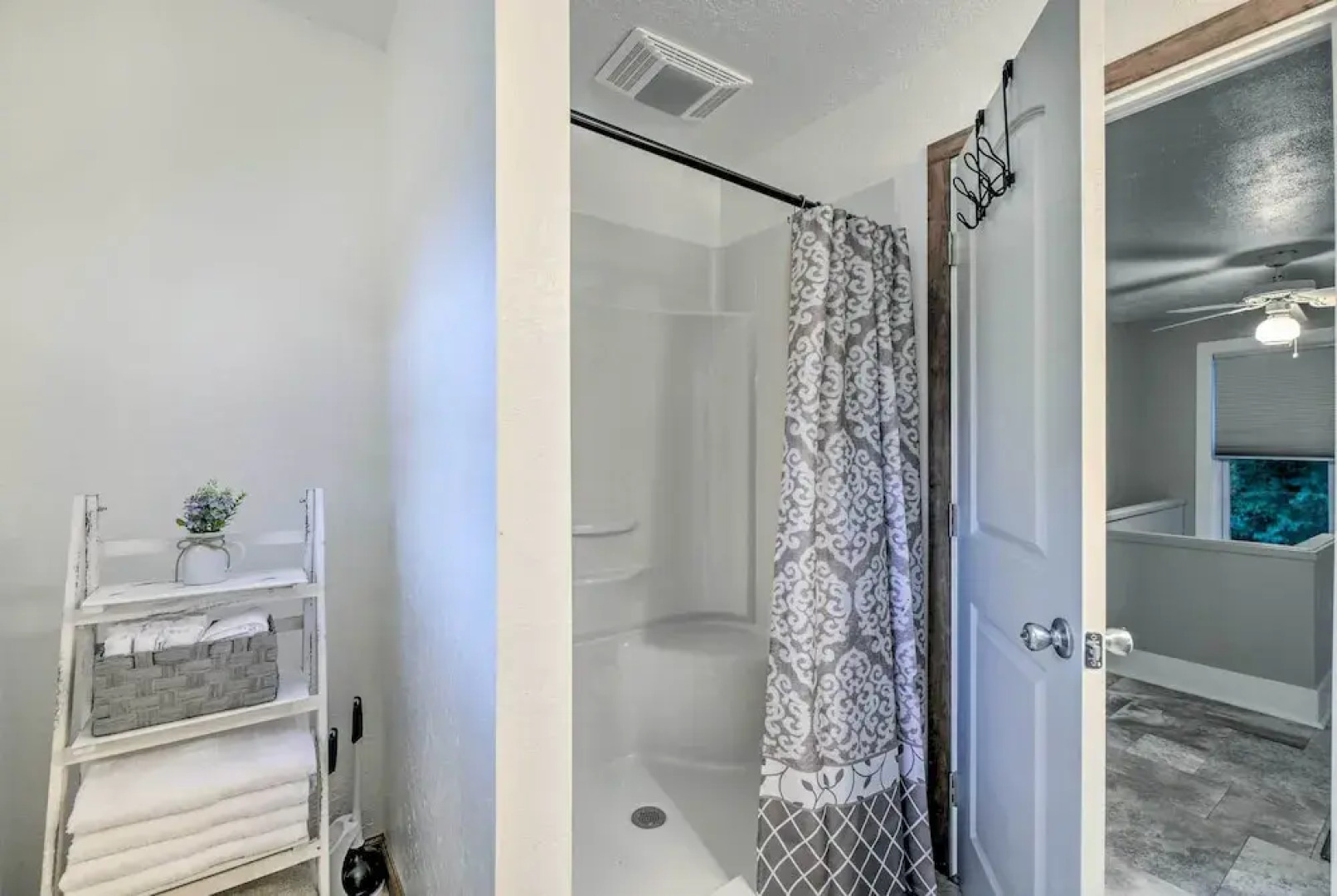 'the Shady Cottage' Millersburg Getaway w/ Deck