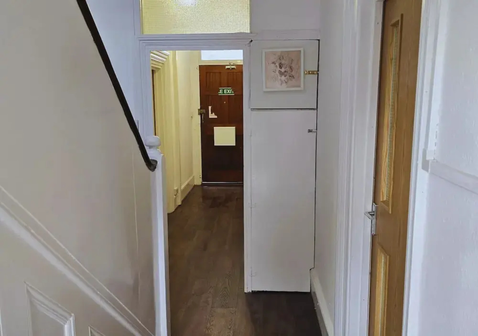 PRIVATE ROOMs In TOWN CENTRE FREE PARKING WIFI AND PATIO WITH AA STAY LTD