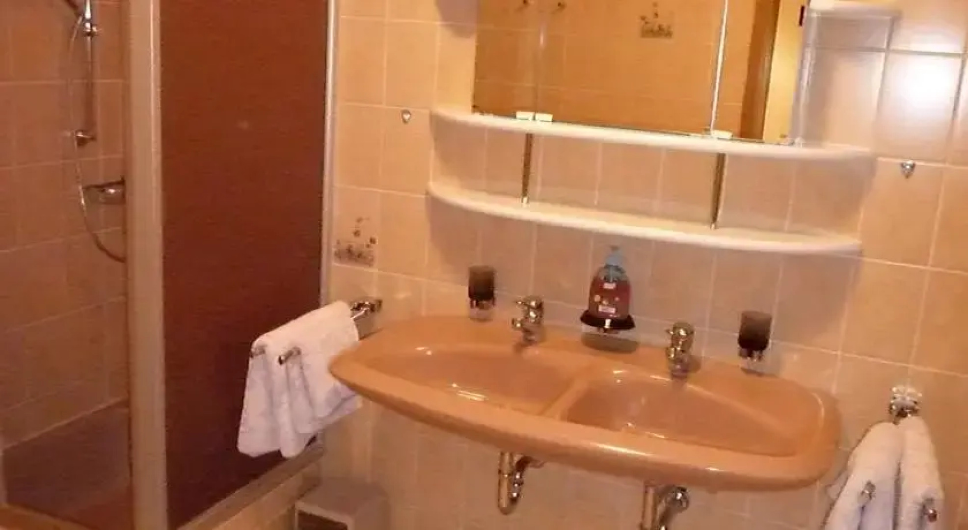 Häusser Apartment+Zimmer