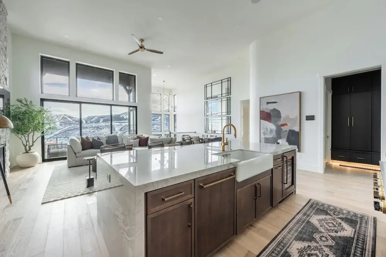 Amanti Lago by Luxury Mountain