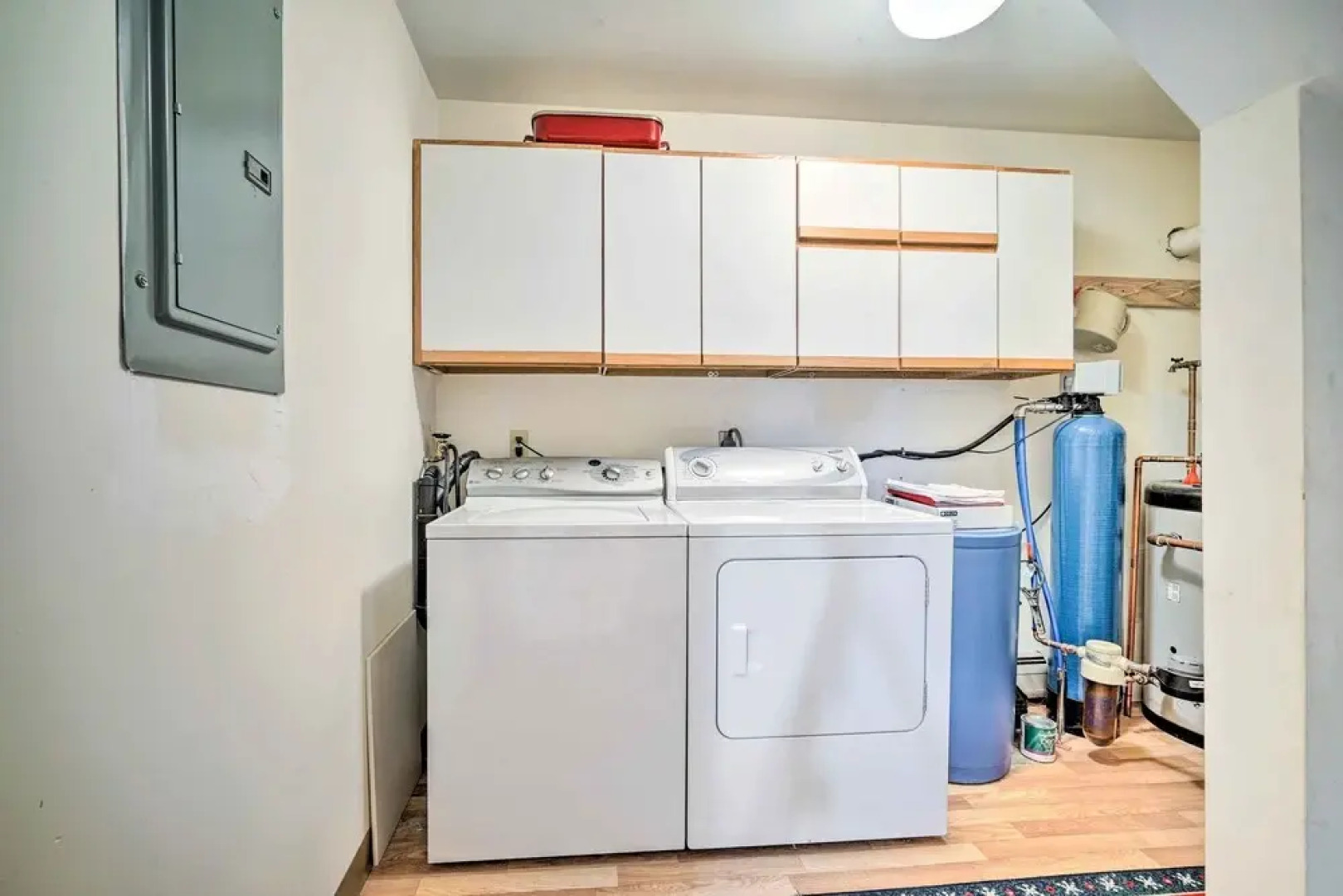 Cozy Getaway: Private Hot Tub, Near Skiing!