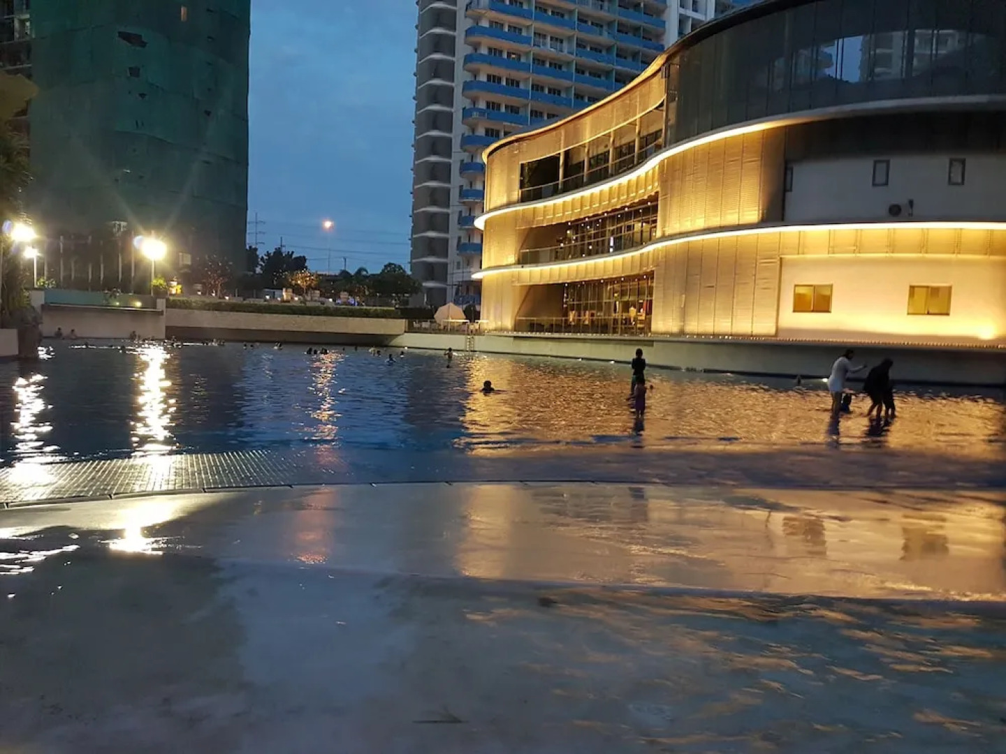 Maui Condotel @ Azure Urban Resort Residence